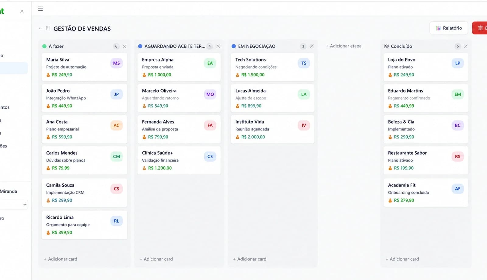 Quadro Kanban do CRM do izichat com oportunidades organizadas por etapa